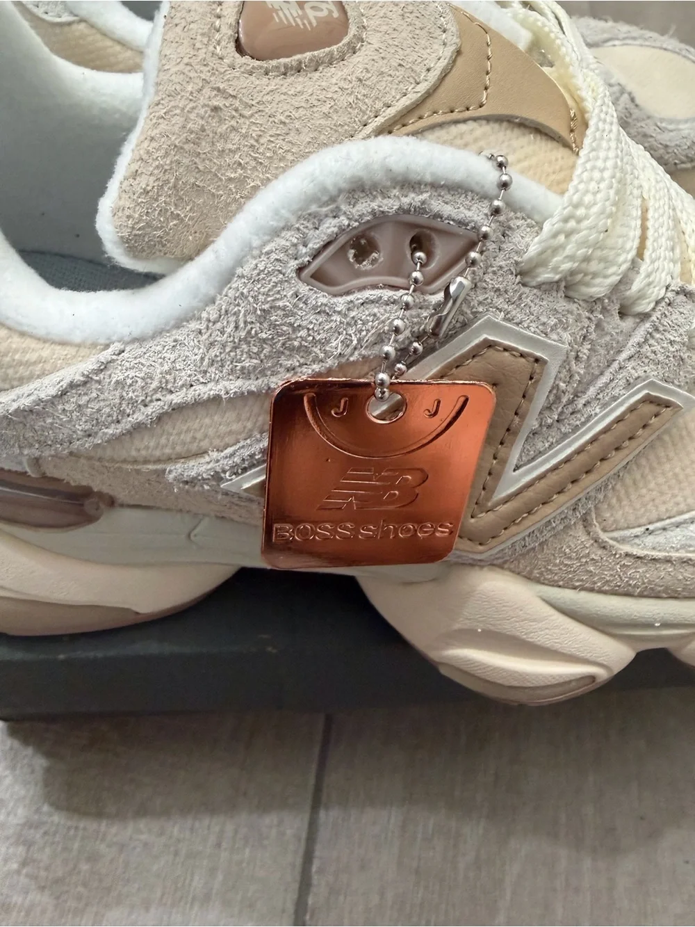 New Balance Bisque Sea Salt Sneakers - Men’s 6.5 / Women’s 8 - NIB
